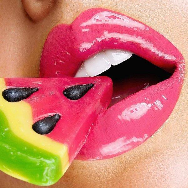 Zašto moraš isprobati Candy Slick Glowy Lip Color sjajnu boju za usne