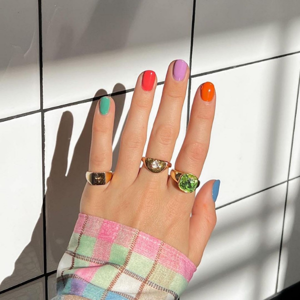 Živi svoje boje: Ovo su nijanse lakova za nokte koje će osvojiti ljeto 2022.!